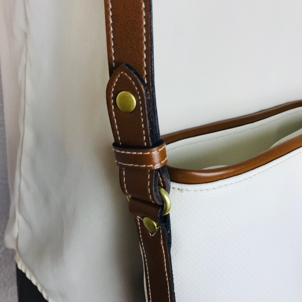 Liz Claiborne Crossbody Bag - Picture 7 of 14